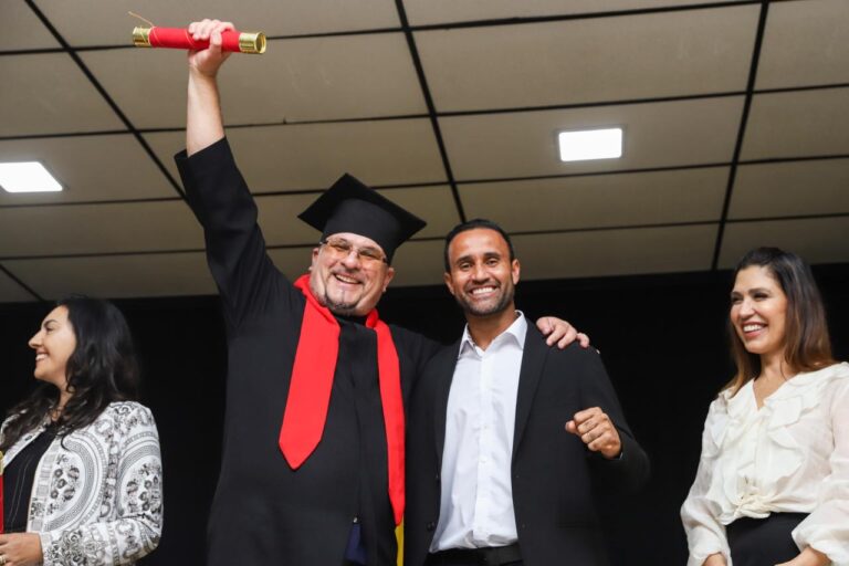 Prefeita Priscila Gambale participa da primeira formatura da Univesp em Ferraz de Vasconcelos